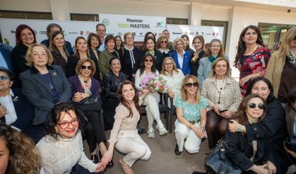 Meltem Cumbul İzmir’de sevenleriyle buluştu