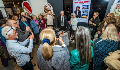 Şenay Düdek UCİM yararına sergi açtı