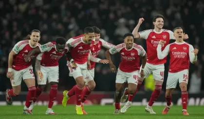 Premier Lig'de şampiyon Arsenal!