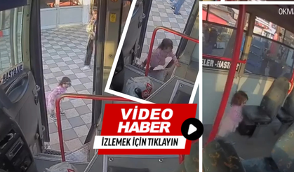 Ailesini kaybedip otobüse binen 2 yaşındaki çocuk kamerada