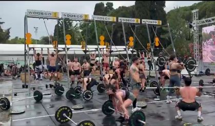 İzmirliler Yağmura Rağmen Festival Alanını Doldurdu