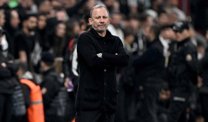 Beşiktaş’ta kriz gecesi: Sergen Yalçın istifa kararından mı döndü?