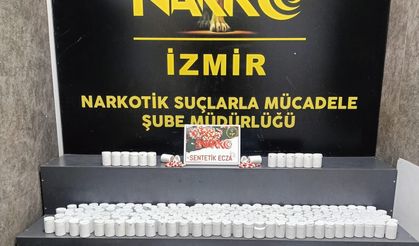 İzmir'in Torbalı ilçesinde toprağa gömülü binlerce sentetik ecza ele geçirildi