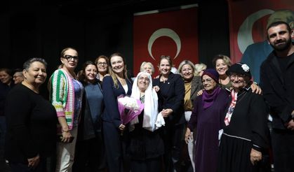 Konak’ın çınarlarından unutulmaz Cumhuriyet gösterisi