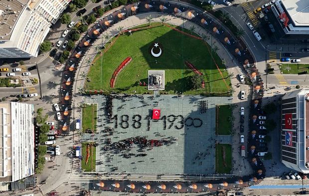 İzmir’de Ata’ya saygı: 10 Kasım'da tek yürek...