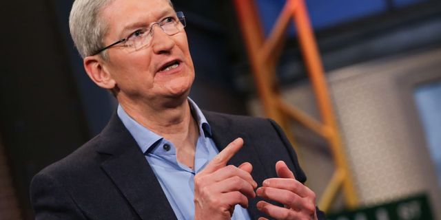 Apple CEO'su Tim Cook maaşından kesinti yapacak
