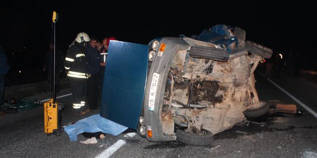 TIR otomobile çarptı: Abla-Kardeş öldü