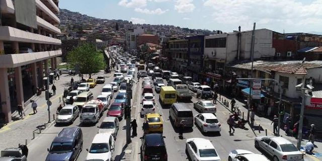 İzmir'de trafiğe kayıtlı araç sayısında büyük artış