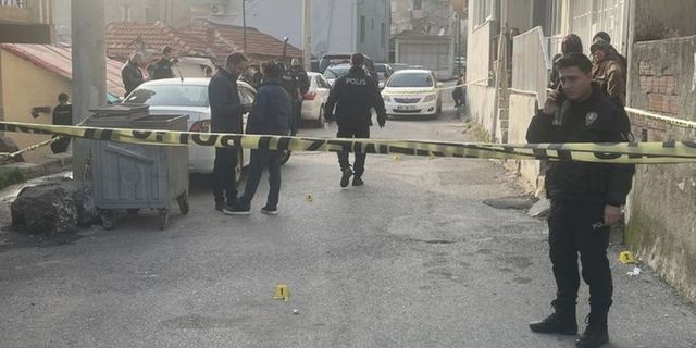 Bayraklı'da silahlı kavga: Üç kişi yaralandı