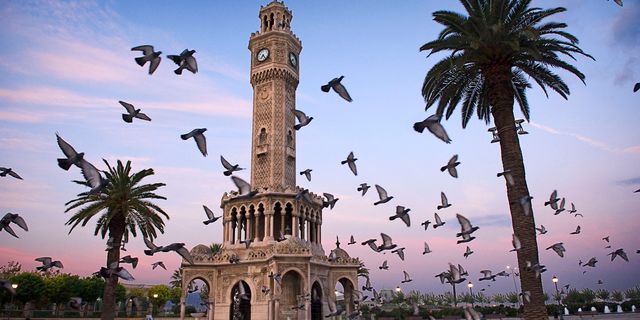 İzmir Saat Kulesi Nerede? İzmir Konak Saat Kulesi Hikayesi? Neden Yapıldı?