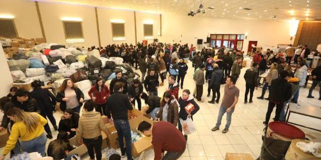 Buca'dan deprem bölgesine 11 TIR dolusu insani yardım