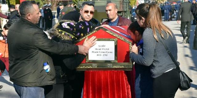 Şehit Uzman Çavuş Taşar, İzmir'de son yolculuğuna uğurlandı