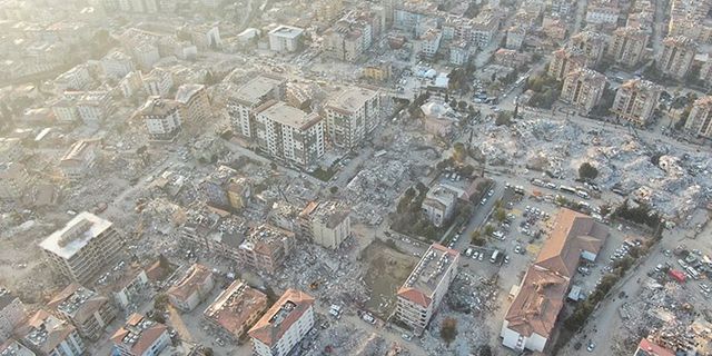 İzmir'den deprem bölgesinde 28 adliye personeli daha görevlendirildi