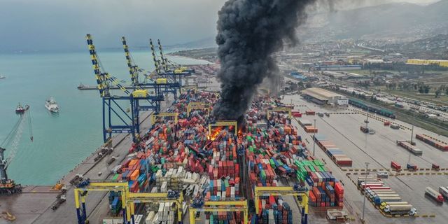 İskenderun Limanı'ndaki yangın söndürüldü