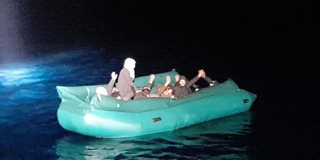 İzmir açıklarındaki göçmenler kurtarıldı