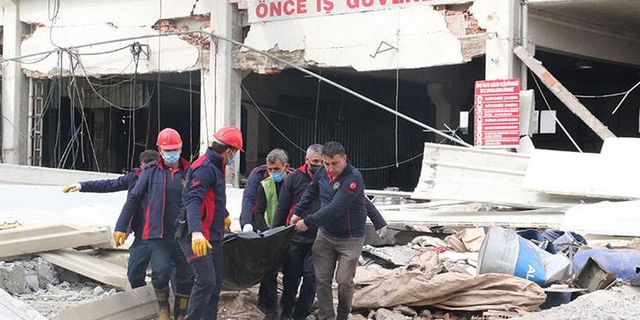 Maraş'ta metal fabrikası çöktü: Bir işçi yaşamını yitirdi
