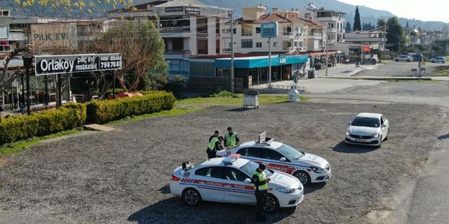 İzmir'de jandarmadan İHA'lı trafik denetimi