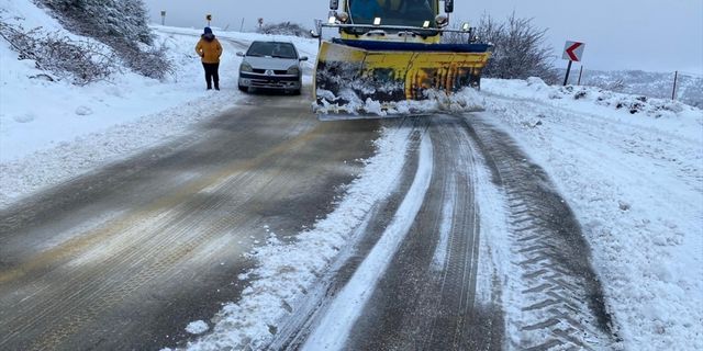 Ödemiş'te kar nedeniyle Bozdağ'ın yolları kapandı