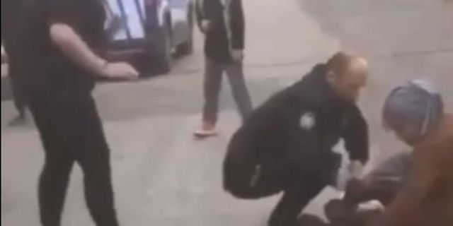 Polis eşliğinde çocuklarını görmeye gitti, kocası tarafından bıçakla öldürüldü
