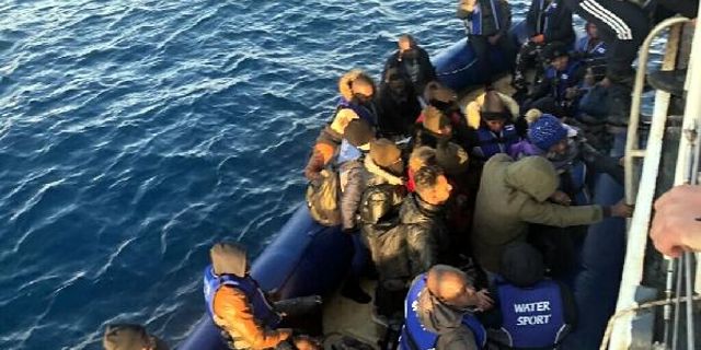 Yunanistan'ın geri ittiği 31 kaçak göçmen kurtarıldı