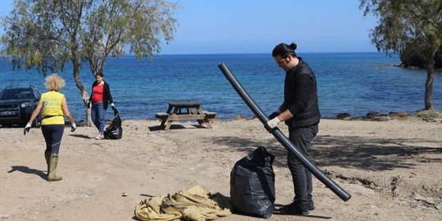Bodrum'da gönüllüler sahili temizledi