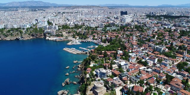 Antalya Muratpaşa'da hisseli 7.555 m² arsa icradan satılıktır