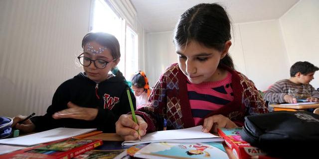 İzmir'de kaç depremzede öğrenci eğitim görüyor