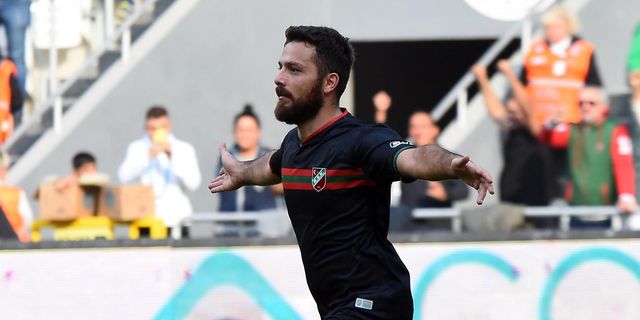 Kaf Kaf'ın golcüsü 7 kez direğe nişanladı