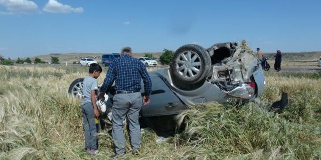 Kilis'te otomobil devrildi: 2 yaralı