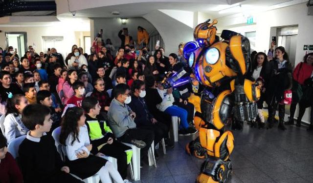 Balçova'da geleceğin mucitlerine 'Robot Show'