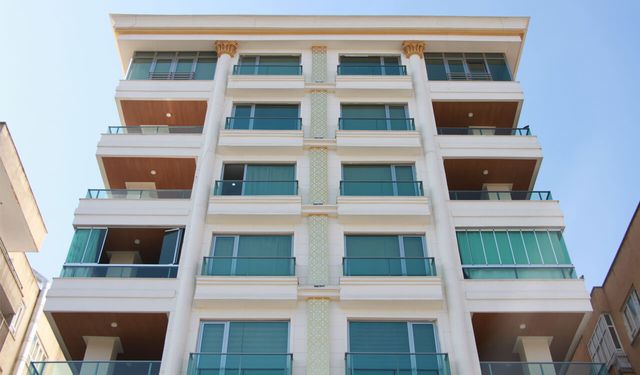 İzmir Bornova’da 3,5 katlı bina mahkemeden satışa çıkarıldı