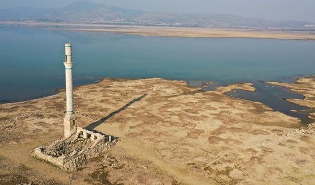 İzmir’de su krizi derinleşiyor: Tahtalı Barajı’nda yeşeren umutlar yeniden kurudu