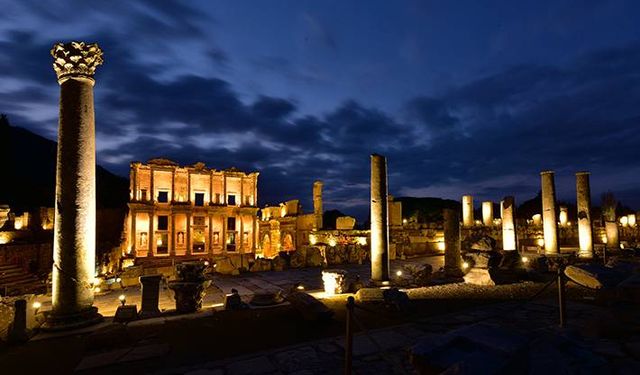Efes Antik Kenti Gece Müzeciliğiyle Tarihe Yeni Bir Pencere Açıyor: 2024'te Efes'i Ne Zaman Ziyaret Edebilirsiniz?
