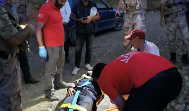 Kayalıklardan düşerek yaralanan kişiyi ekipler kurtardı