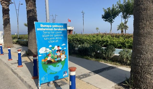 İzmir Narlıdere'de 'temiz çevre' için afişli farkındalık