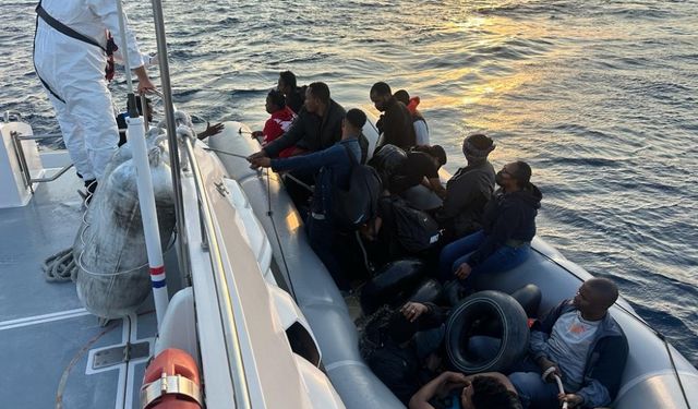 İzmir açıklarında 22 kaçak göçmen kurtarıldı