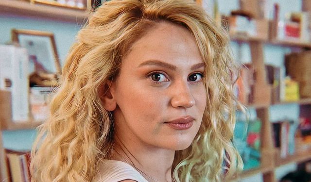 'Siz kimsiniz' sorusuna Farah Zeynep Abdullah'tan 'Gençliğe Hitabe' yanıtı