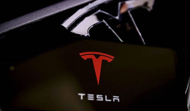 Tesla 700 bin aracını geri çağırıyor