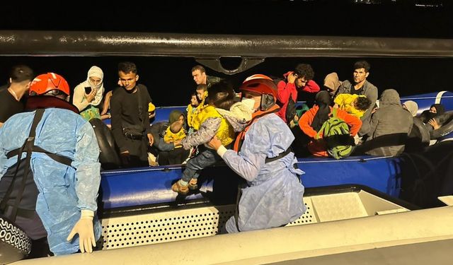 İzmir açıklarında 37 kaçak göçmen yakalandı