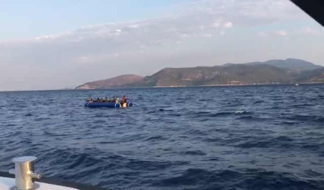 İzmir açıklarında 51 kaçak göçmen yakalandı
