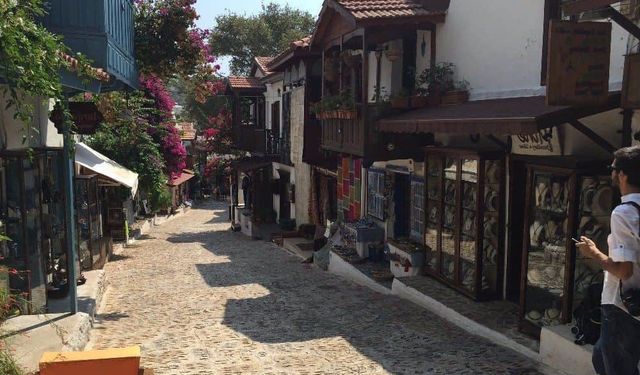İzmir Kınık'ta icradan satılık konut imarlı arsa