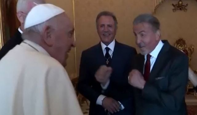 Sylvester Stallone'den Papa'ya: "Boksa var mısınız?"