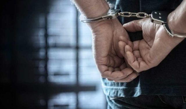 İzmir merkezli operasyonda iki kişi tutuklandı