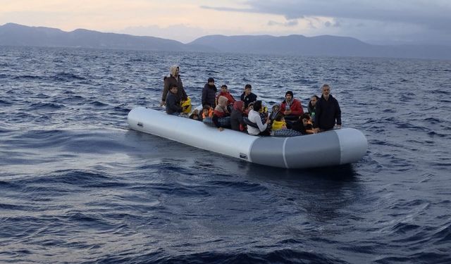 İzmir açıklarında 40 kaçak göçmen kurtarıldı