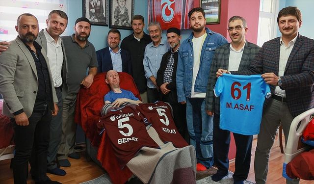 Trabzonsporlu futbolculardan anlamlı ziyaret