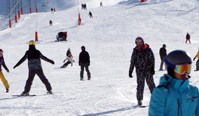 Palandöken ve Konaklı'da kayak sezonu açıldı