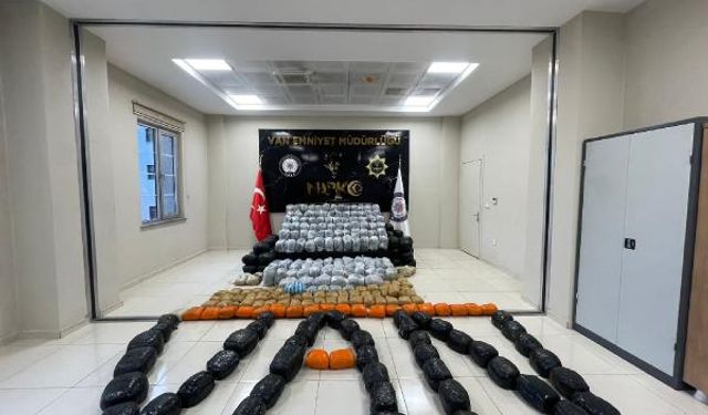 Van'da çuvallar dolusu esrar ele geçirildi!