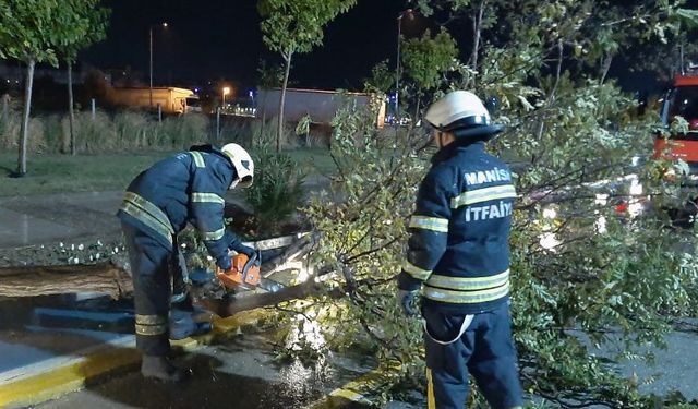 MASKİ ekipleri, fırtına ve yağış mesaisinde