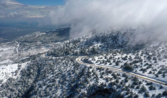 Meteoroloji Uyarmıştı! İzmir'e Beklenen Kar Düştü