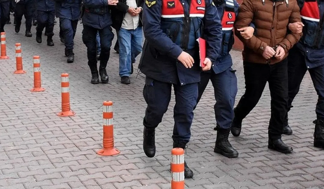 İzmir'de DEAŞ operasyonu: 11 kişi yakalandı
